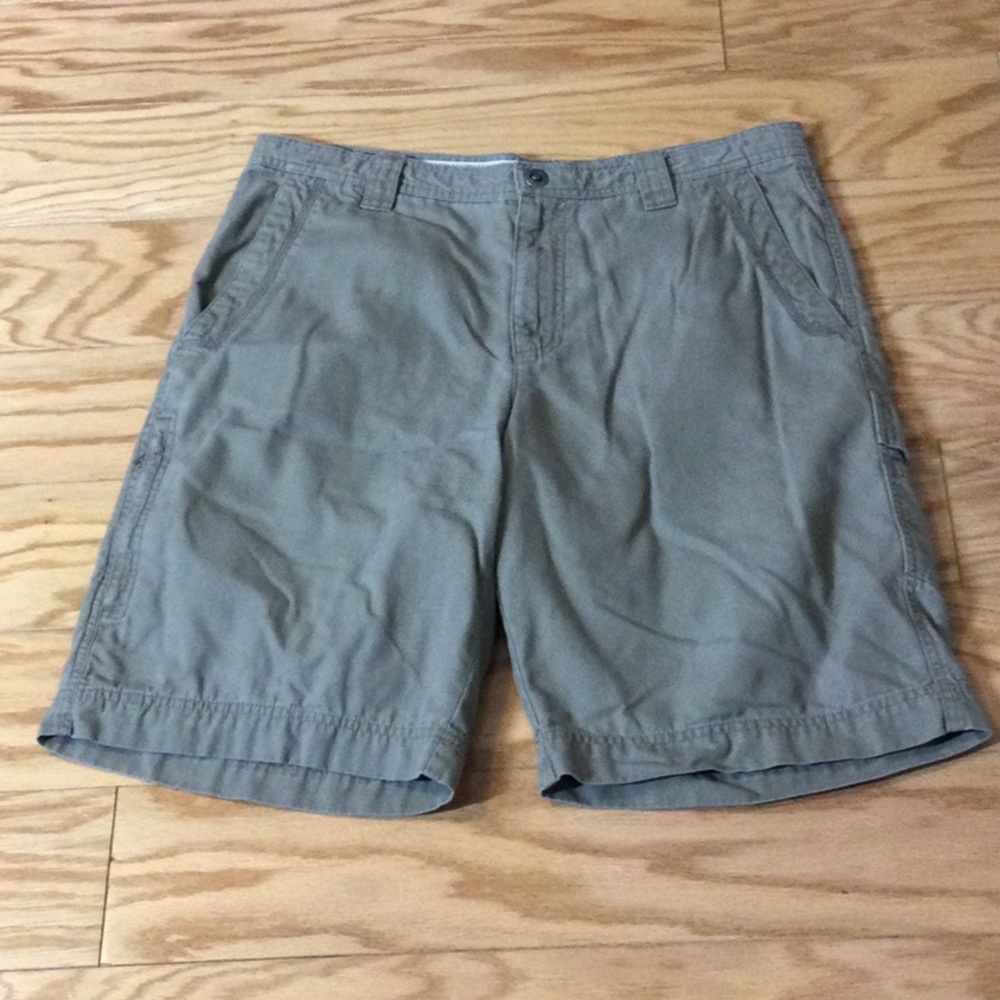 34 Columbia Tan Carpenter Shorts